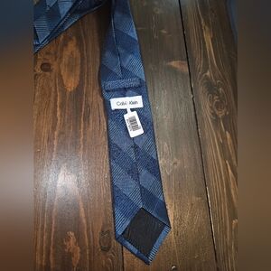 3/20.00. Nwt calvin klein tie.